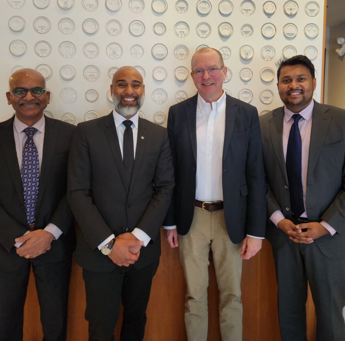 comduit's tweet photo. Great re-connecting with David McKinnon in #Ottawa, who recently retired from his post as Canada's High Commissioner to Sri Lanka and the Maldives (@CanHCSriLanka). We had an open &amp; frank conversation about #SriLanka's current situation &amp; the road ahead. 

https://t.co/5WyKISNqiI https://t.co/8tSe3nUuNq