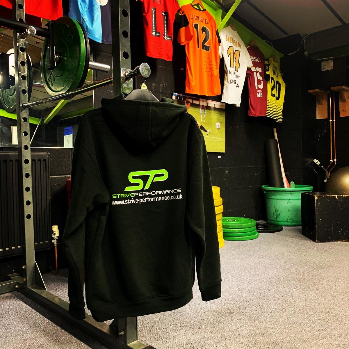 StrivePerform_'s tweet photo. If the gift vouchers werenโt enough, weโve also got a hoodie, bobble hat, cap, and beanie you can order!! ๐
Order is going in on WEDNESDAY so let us know if you want anything for Christmas and this cold winter season ๐
๐ผ๐ฅถ
#StriveFamily https://t.co/PrfMWTzSVZ