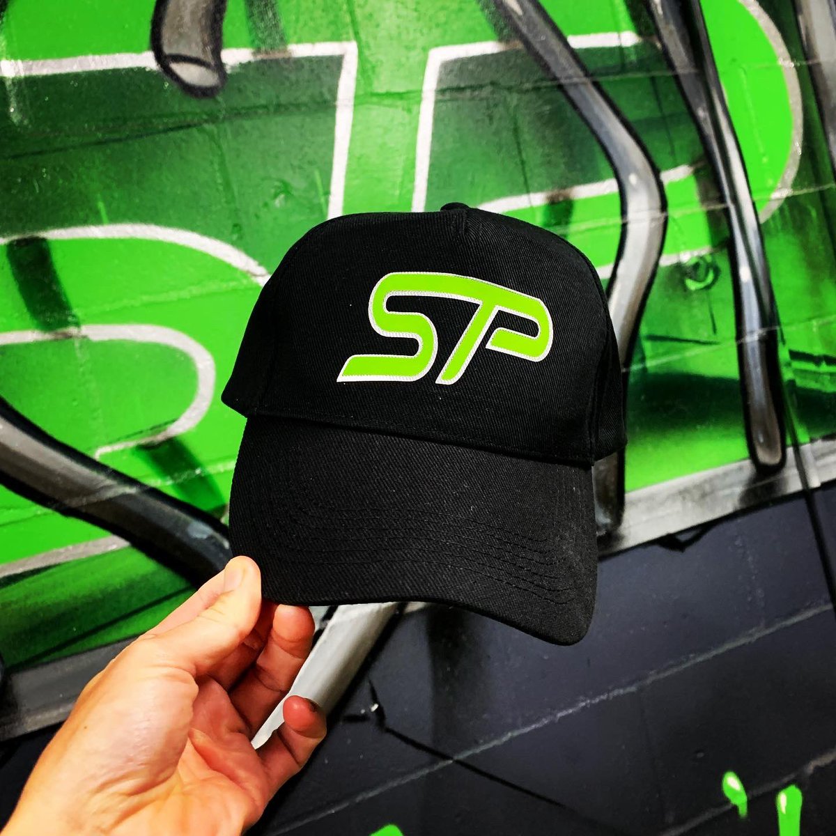 StrivePerform_'s tweet photo. If the gift vouchers werenโt enough, weโve also got a hoodie, bobble hat, cap, and beanie you can order!! ๐
Order is going in on WEDNESDAY so let us know if you want anything for Christmas and this cold winter season ๐
๐ผ๐ฅถ
#StriveFamily https://t.co/PrfMWTzSVZ