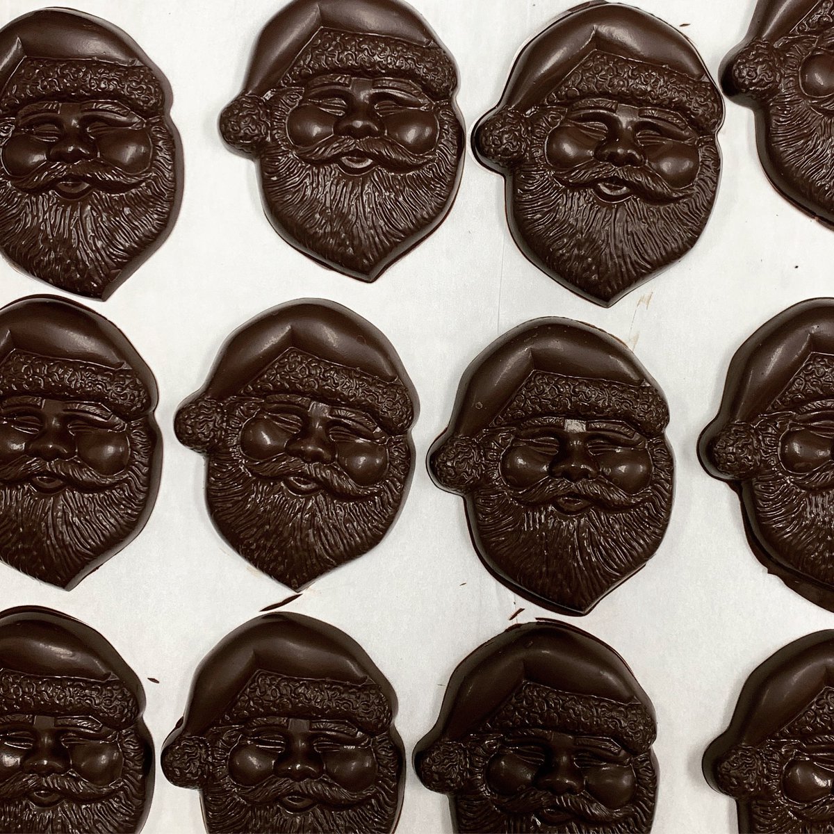 BrummersChoc's tweet photo. A little something for all the dark chocolate lovers out there 🎅🏻 🍫 https://t.co/jONwyVBUbG