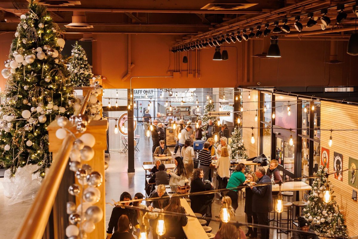 Deck the Halls presented by Founders’ Food Hall & Market is in full swing! ❤️ 💚 Whether you’re partaking in the culinary experiences, shopping at an artisan night market, or tapping your toes to holiday music, this event will get you in the holiday spirit. 🎄 📸 @bmcclosk