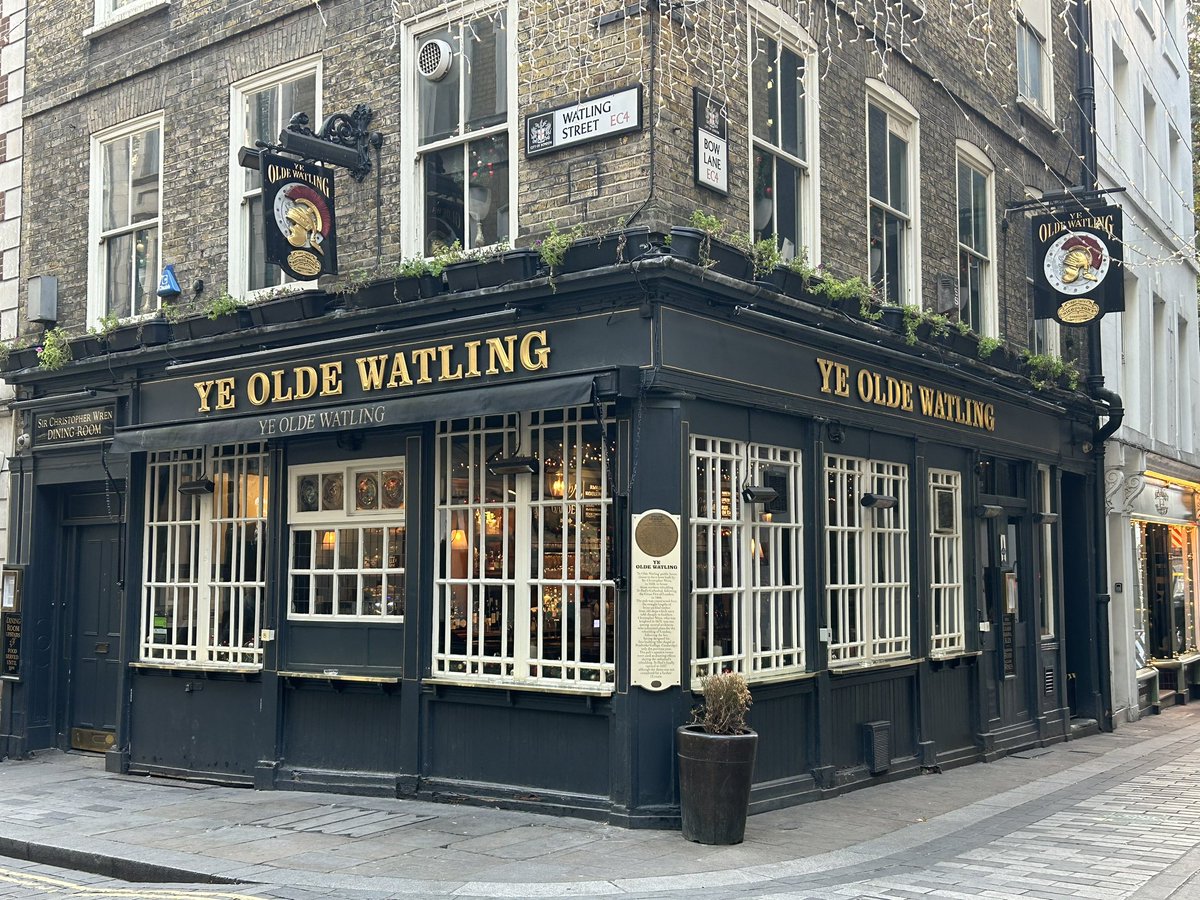 PubsSaving's tweet image. Ye Olde Watling #cheapside #pubs #favouritepubs ❤️ So great to be back in the city. ❤️