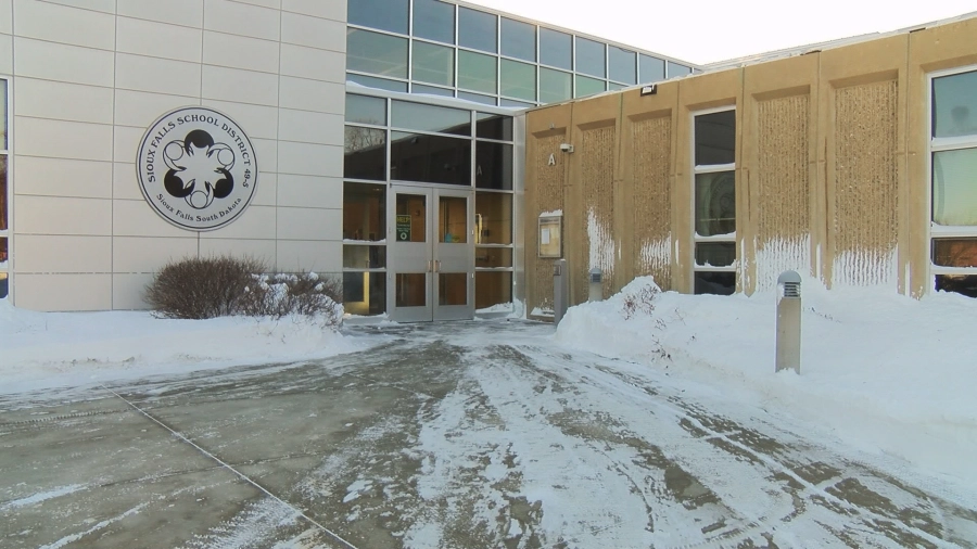 As school lunch debt passes $100,000, the Sioux Falls School District says they will stop serving meals to students who don't have complete paperwork for free or reduced lunches. bit.ly/3OWIniT
