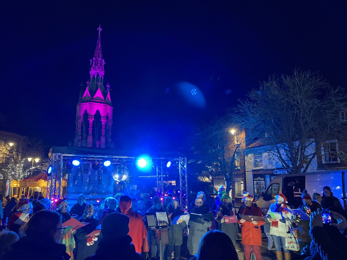 MarshmanIJ's tweet image. Great night in Horncastle for #FestiveFabuloso. So good to see the Market Place full of life. Big thanks to @DifferentL @EastLindseyDC and @ace_national #LoveHorncastle