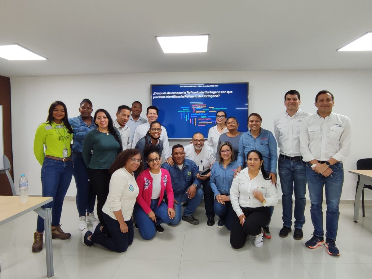 colectivotraso's tweet photo. Desde la alianza ANDI-TRASO, Agradecemos al presidente de @RefineriaC, Herman Galán por recibir a la Red de Líderes de la Escuela de Liderazgo Público y compartir sus conocimientos en liderazgo empresarial.

#LiderazgoPúblico #EscuelaDeLiderazgo https://t.co/bKV0hy2f0G