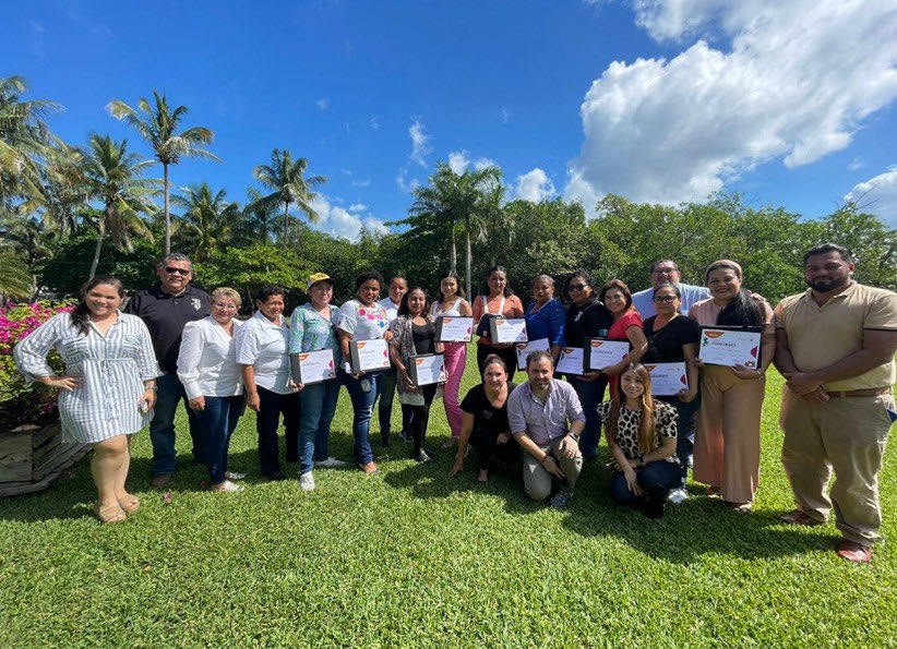 SemadesTabasco's tweet photo. Como parte el programa “Energía para Emprender”, dirigido a mujeres emprendedoras del municipio de Paraíso, asistió en representación de la Titular de la @SEDENER , @MaluSomellera , el Director de Planeación, @fstorruco , quién en conjunto con  @StartupLabMX y #ShellMexico,

1/2 https://t.co/4ObL32KPg9
