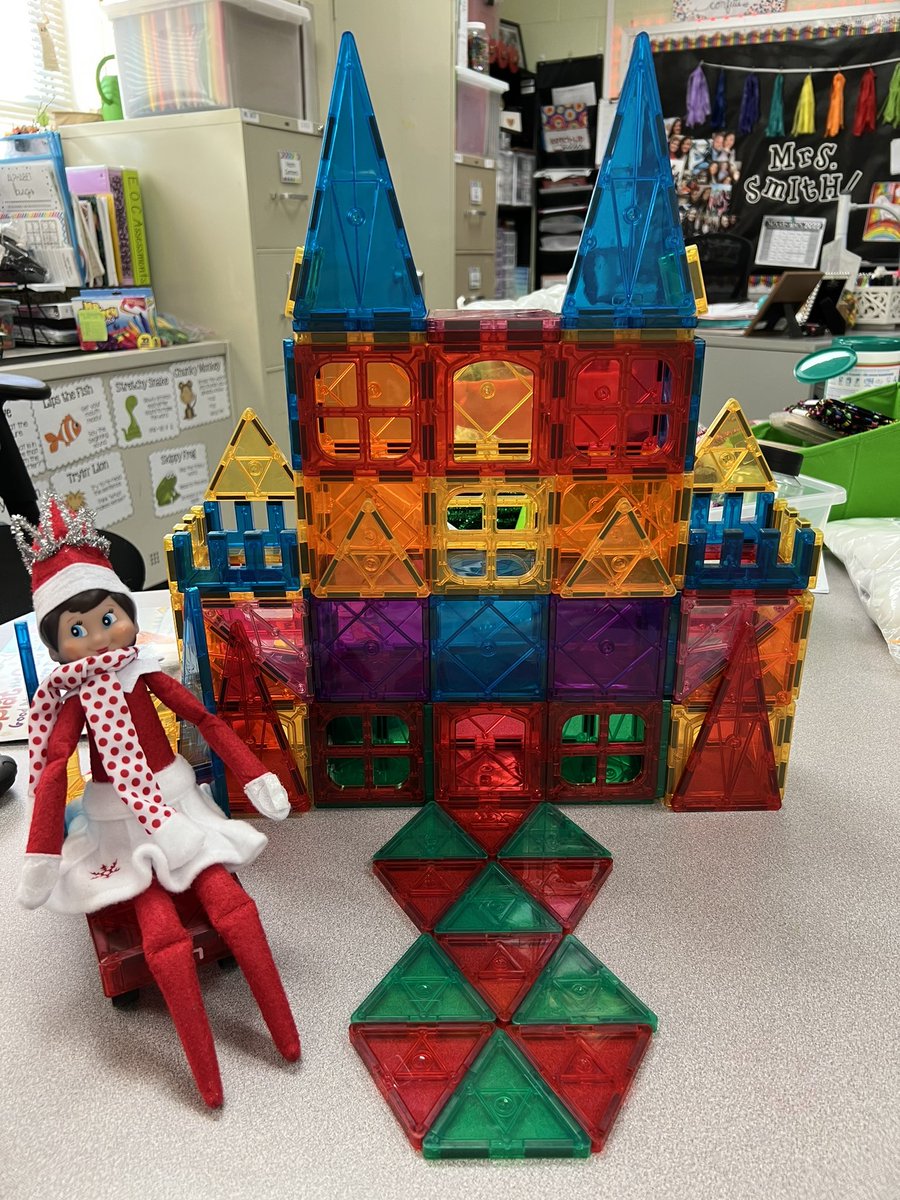 MrsSmith2k19's tweet photo. Just call her “Queen Sparkle” from now on 👑🏰🎄 #elfontheshelf #elfintheclassroom #Sparkle https://t.co/up4i1R6KJD