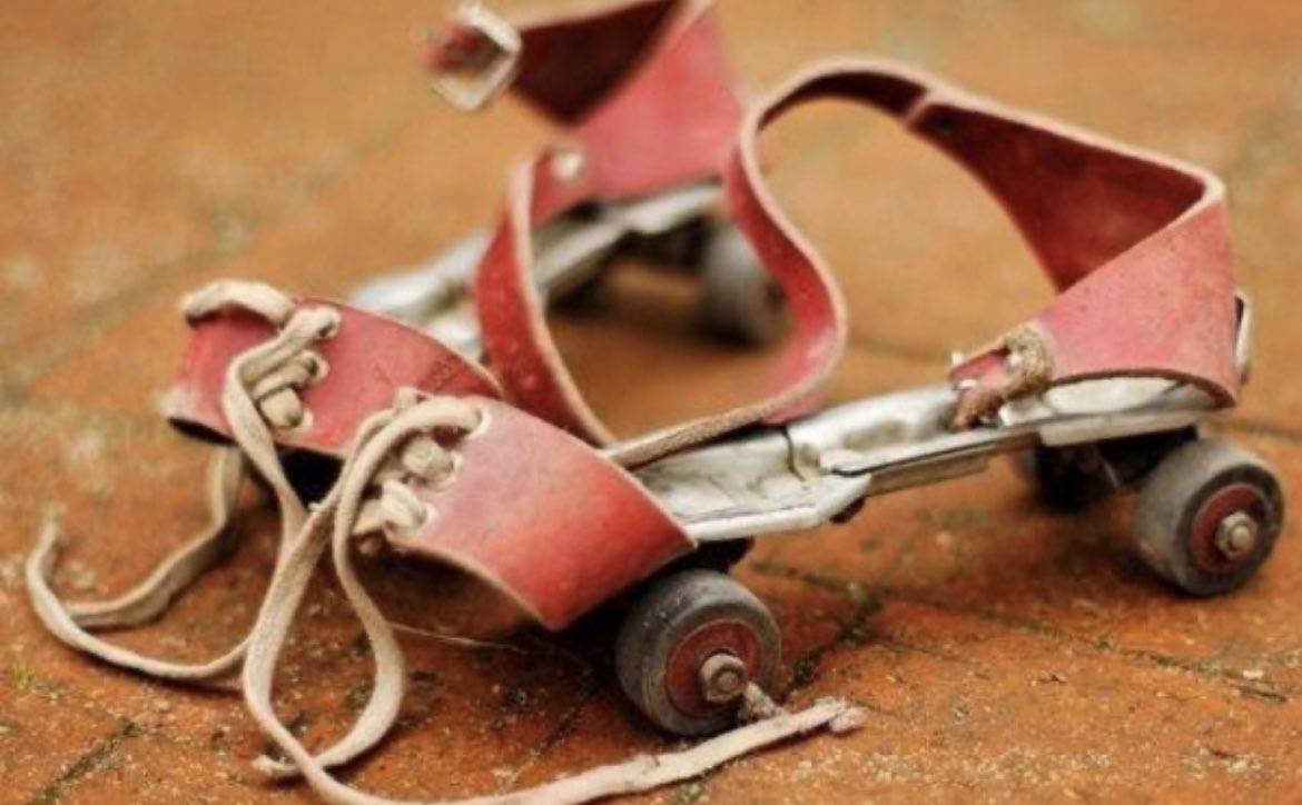 Sandra_Sanchez6's tweet photo. Qui a connu les premiers patins à roulettes? ❤️❤️🥰🥰 https://t.co/rwSch7JbVO