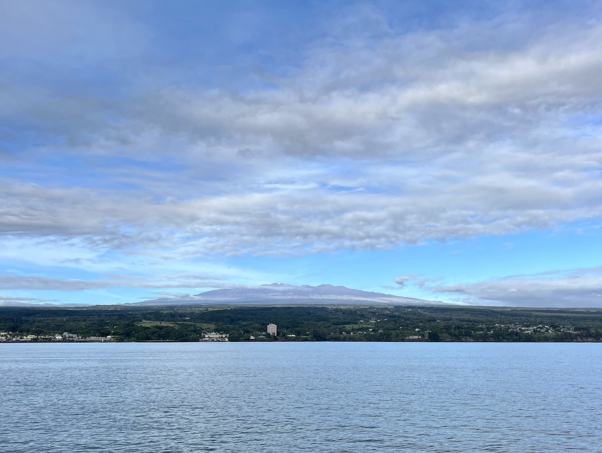 HAWAIIMagazine's tweet photo. Happy #AlohaFriday from Hilo! If you look closely, you can see a speck of snow on Mauna Kea. https://t.co/PtTCfmqe7G