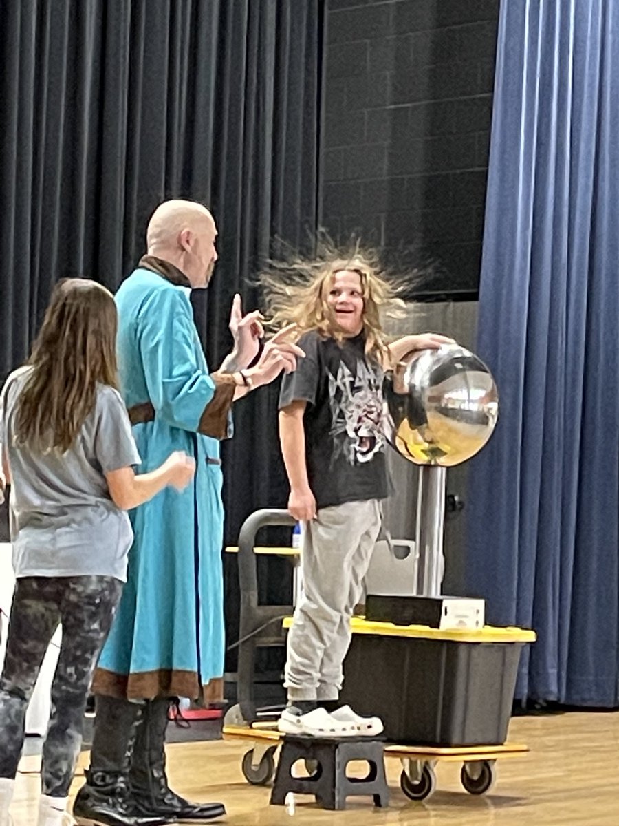 njs6209's tweet photo. So much fun at the science assembly!#clarkconnects https://t.co/NwuPai5JWR