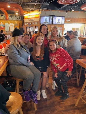 Hooters at Hooters for lunch! Be sure to @BuyEXXXOTICA I am at booth 518. @ChristyCanyon11. &amp; @BlameItOnGinger<a class="tags" target="_blank" title="On Twitter" href="/?out=eyJ0eXAiOiJKV1QiLCJhbGciOiJIUzUxMiJ9.eyJpYXQiOjE3MjMzNzE2ODUsImlzcyI6InR3cG9ybnN0YXJzLmNvbSIsIm5iZiI6MTcyMzM3MTY4NSwiZXhwIjoxNzU0OTA3Njg1LCJyZWRpcmVjdF91cmwiOiJodHRwczovL3R3aXR0ZXIuY29tL0J1eUVYWFhPVElDQSJ9.d9lQhNsijqbN5OZkDRp3eI4FJScQp3mL_kthQ7PNfSCO8ZsYmrNz_YCFLSO7i0sVAb-a82phkTQlSPllq4Y4VQ">@BuyEXXXOTICA</a><a href="/tag/baddragon"class="tags"><span>#baddragon</span></a>
