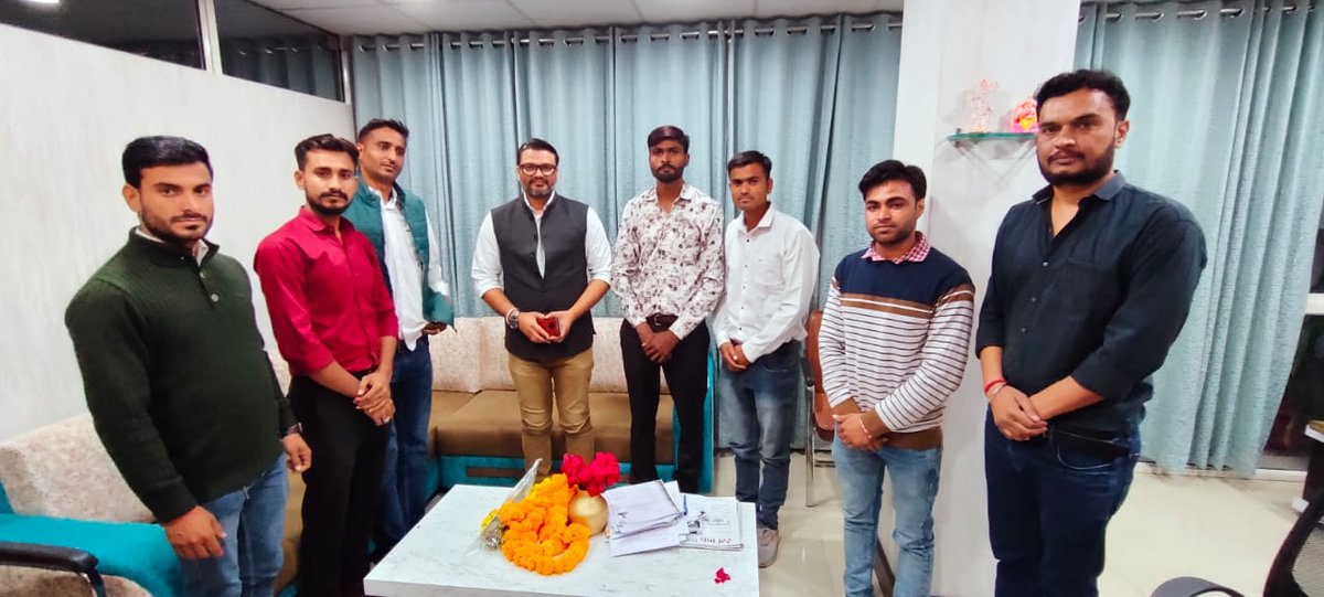 dhangar_gayari's tweet photo. #AGTeam ने आदरणीय भाईसाहब @_lokeshsharma जी से मुलाकात की
अच्छे काम से ही नाम और पहचान बनती है
#TeamLokeshSharma
@VinayakDadheech
@_himanshuyadv
@Mahipalbish9e
@RCYadav51
@AshuAcoustic
@kapilbi32198137
@VISHALM22741441
@dhangar_gayari
@NishaBholyan
@monikas87436562 https://t.co/X7XlD2ee0t