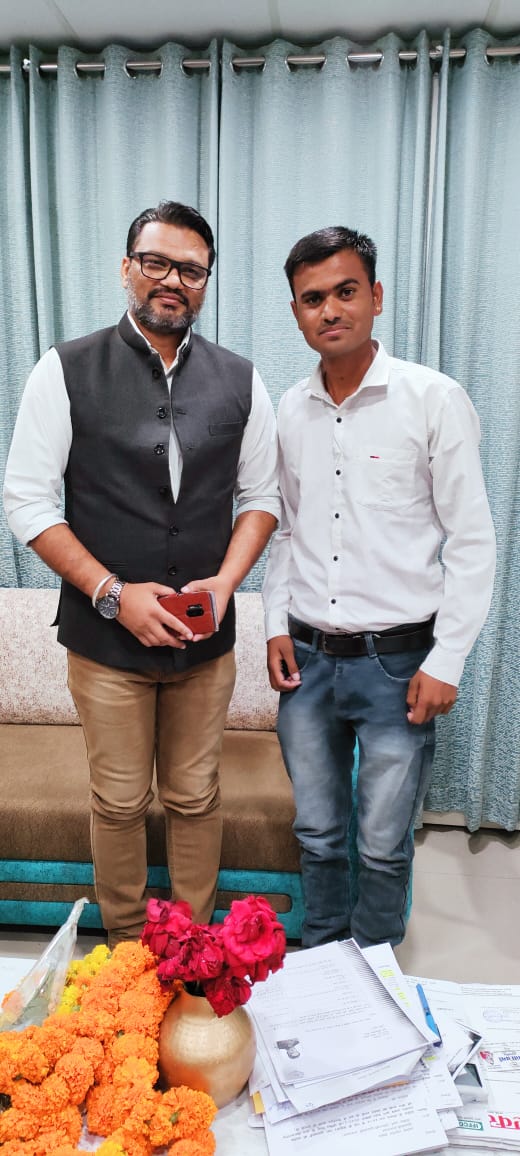 dhangar_gayari's tweet photo. #AGTeam ने आदरणीय भाईसाहब @_lokeshsharma जी से मुलाकात की
अच्छे काम से ही नाम और पहचान बनती है
#TeamLokeshSharma
@VinayakDadheech
@_himanshuyadv
@Mahipalbish9e
@RCYadav51
@AshuAcoustic
@kapilbi32198137
@VISHALM22741441
@dhangar_gayari
@NishaBholyan
@monikas87436562 https://t.co/X7XlD2ee0t