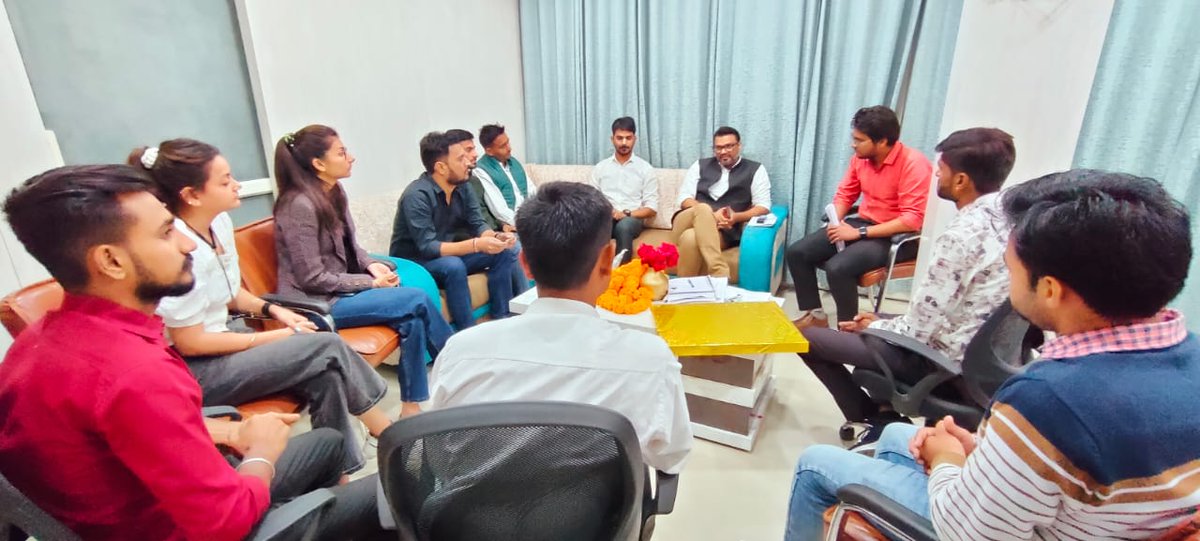 dhangar_gayari's tweet photo. #AGTeam ने आदरणीय भाईसाहब @_lokeshsharma जी से मुलाकात की
अच्छे काम से ही नाम और पहचान बनती है
#TeamLokeshSharma
@VinayakDadheech
@_himanshuyadv
@Mahipalbish9e
@RCYadav51
@AshuAcoustic
@kapilbi32198137
@VISHALM22741441
@dhangar_gayari
@NishaBholyan
@monikas87436562 https://t.co/X7XlD2ee0t
