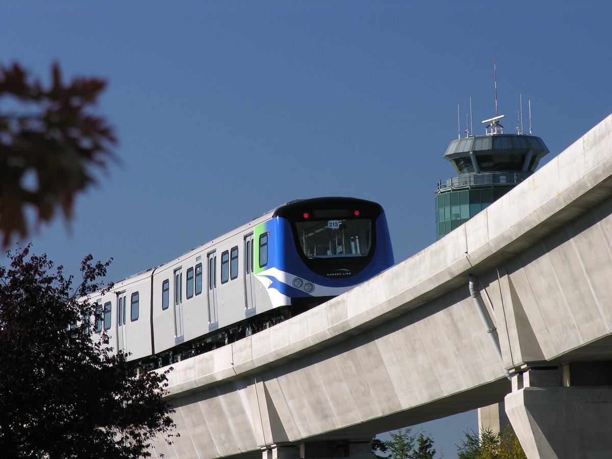 yvrairport's tweet image. YVR is encouraging travellers to take the #CanadaLine today due to #BlackFriday sales at @McArthurGlenVan. Follow @RichmondRCMP for the latest traffic alerts.