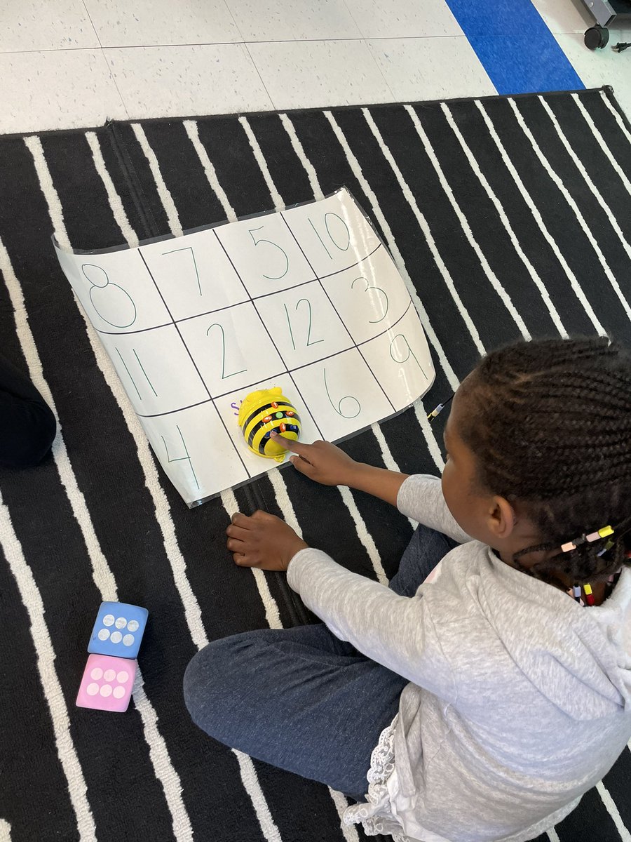 mrsvincelliSEAS's tweet photo. Math centres + coding! #kodable #beebot #zorbits https://t.co/WuuHntNRh6