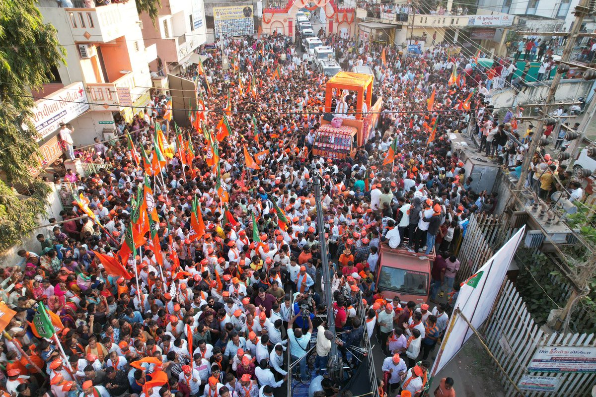 sanghaviharsh's tweet photo. "Sea of people"

That's the affection and support from Nandod, shown in the Hon'ble HM Shri @AmitShah Ji's rally.

The crowd say's it all🪷

#ભાજપ_સાથે_અગ્રેસર_ગુજરાત https://t.co/qjRgGu38hw
