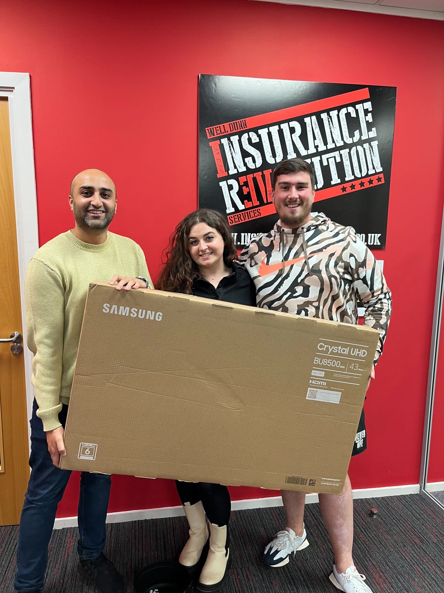 Congrats to Elliott who won our office raffle today and takes home a brand new TV. 

Elliott bagged the main prize but there was various other prizes won throughout the office. 

All proceeds from the raffle will go to Watermill School. 

watermillschool.co.uk