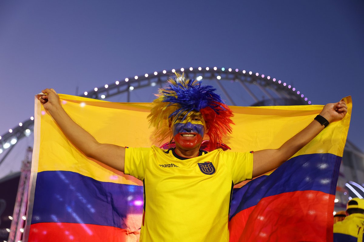 FIFAWorldCup's tweet photo. All in for their nations 😎. #NED #ECU  

#FIFAWorldCup | #Qatar2022 https://t.co/igkmtzckkI