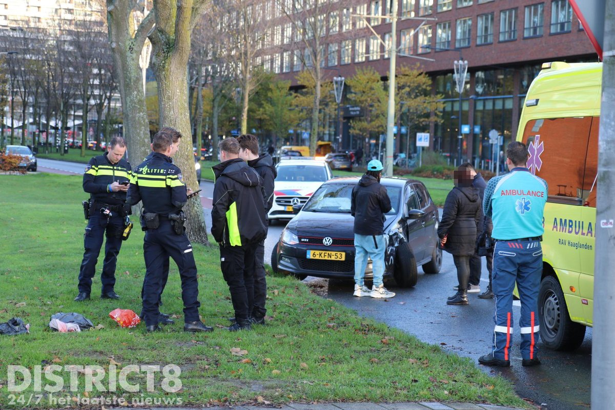RedactieD8's tweet photo. Op de #MartinusNijhofflaan in #Delft heeft vanmiddag een aanrijding plaatsgevonden tussen twee voertuigen. Het ambulancepersoneel kwam met spoed ter plaatse en heeft één persoon nagekeken op letsel, vervoer naar het ziekenhuis bleek niet noodzakelijk. https://t.co/W5x8iQsJwn