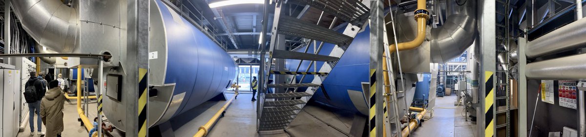 LJMU Building Services and Architectural Engineering students visited the Energy Centre at University of Liverpool. The CHPs and tiered district heating system are really impressive. Looking forward to seeing how the system could become net zero by 2035.