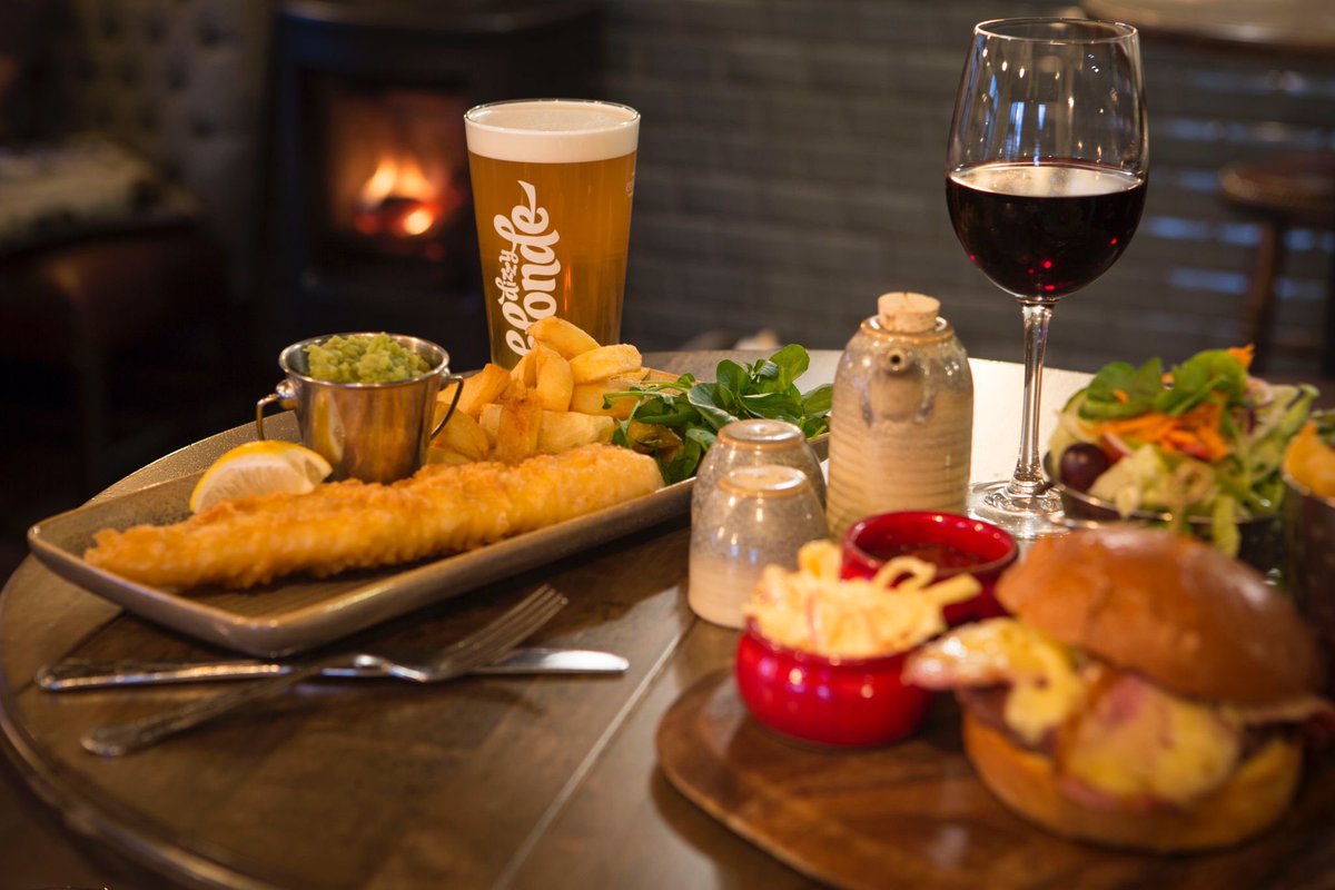 It's the perfect evening for some delicious food and drinks in our of our pubs... Use our handy pub finder here to find your local Robinsons pub: robinsonsbrewery.com/find-a-pub 🍻