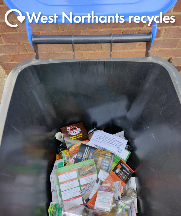 RecycleNptshire's tweet photo. When you recycle at home please put recycling in the bin loose, plastic bags make it difficult to sort and if there are too many it can cause a whole lorry load of recycling to end up going to landfill. Leave out the plastic bags.
#KeepItLoose #RecycleRight #RightStuffRightBin https://t.co/bh1x9hPORV