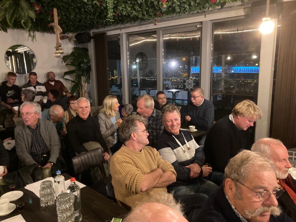 Afgelopen woensdag hadden we de ALV in ons prachtige Clubhuis/Paviljoen de Haven. We mochten weer rekenen op een goede opkomst van onze trouwe leden.
Veel zaken passeerden de revue waaronder veel nieuws dat op stapel staat voor het komende seizoen 2023! #vechtvaren #hardenberg