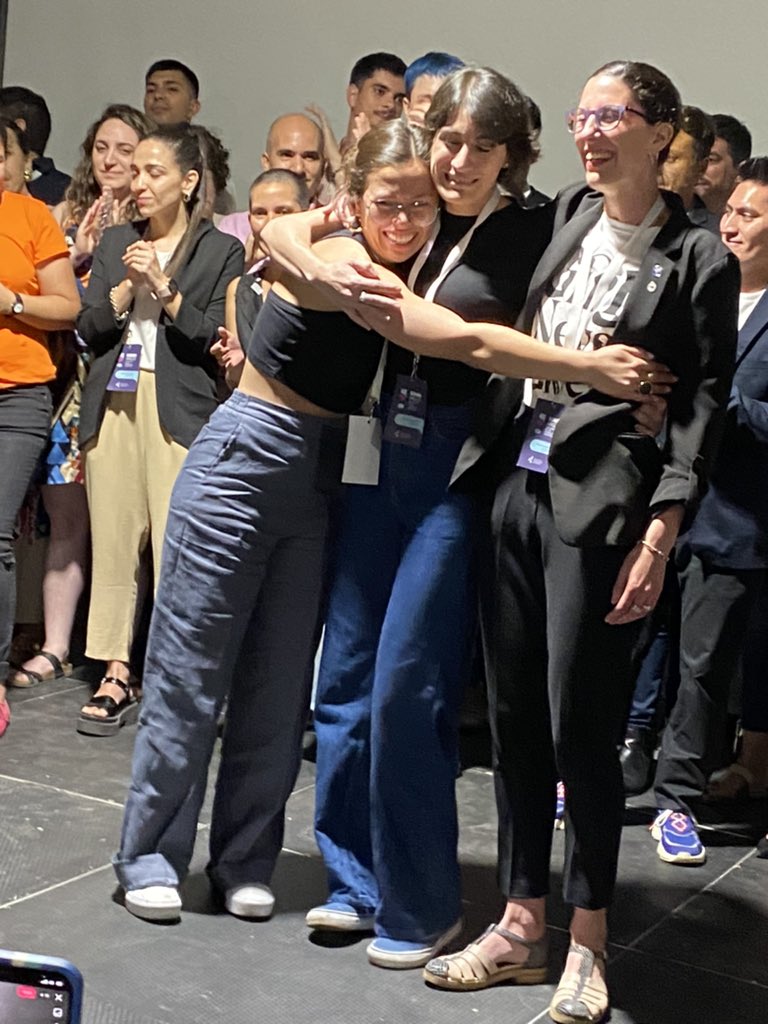 Estás tres mujeres profesionales y dedicadas son las finalistas de concurso Mejor Sommelier de Argentina y todos estamos felices.  #SOMMARG22
<a href="/AASommeliers/">Asoc. Arg. de Sommeliers</a>