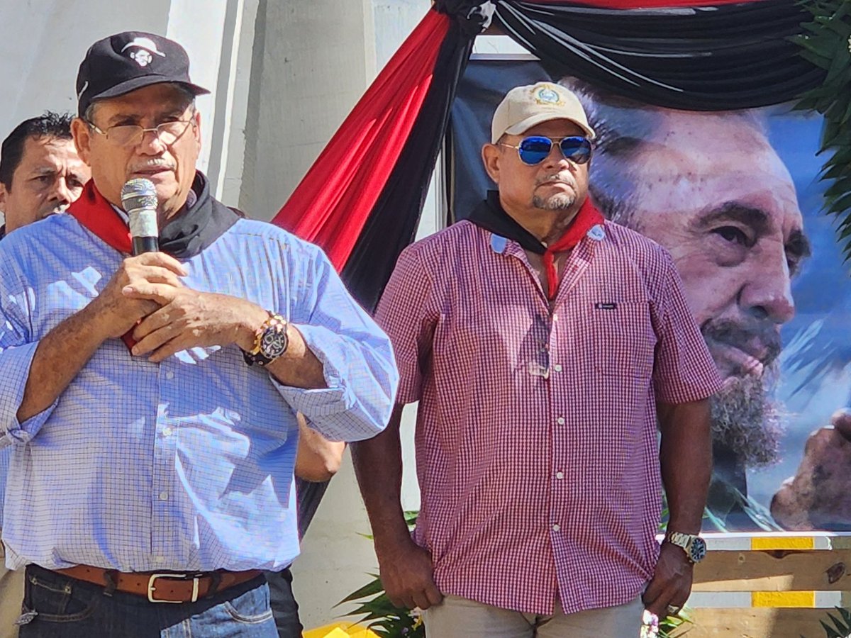 El cmdte. Fidel Castro, símbolo de resistencia en el continente, ante las fuerzas imperiales estadounidenses, no sólo fue un símbolo para Cuba sino también para el mundo, en defensa del bienestar y la soberanía de Cuba ante el ferreo bloqueo del imperio.
#FidelPorSiempre