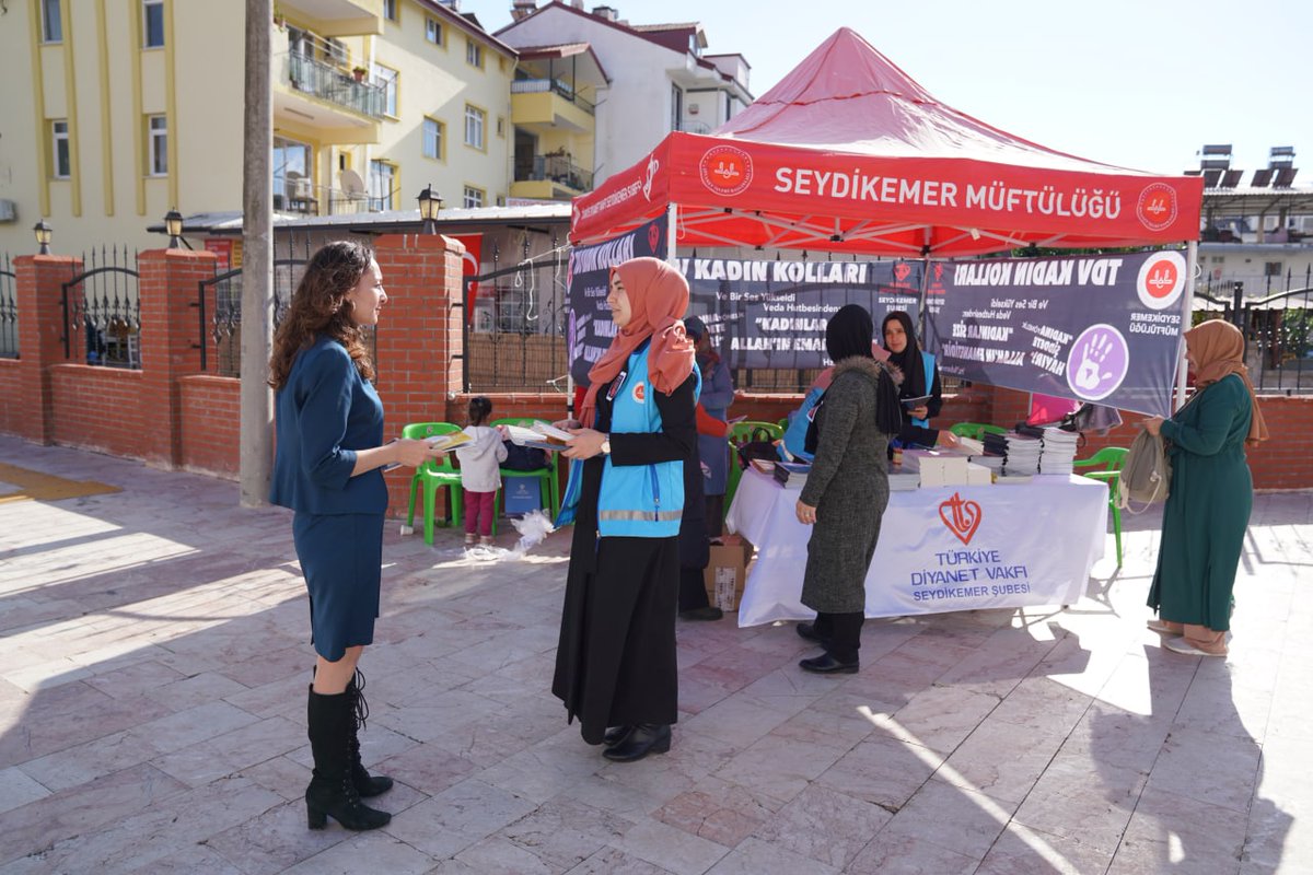 TDV_Mugla's tweet photo. 25 Kasım #KadınaYönelikŞiddetleMücadeleGünü vesilesiyle Türkiye Diyanet Vakfı Seydikemer Şubesi Kadın Kolları ve Tdv Gönüllüleri ile birlikte yaptığımız çalışmaların kötülüğün bir parçası olan şiddetin önlenmesine ve iyiliğin egemen olmasına katkı sunmasını temenni ediyoruz. https://t.co/qM8Vtqvqaa