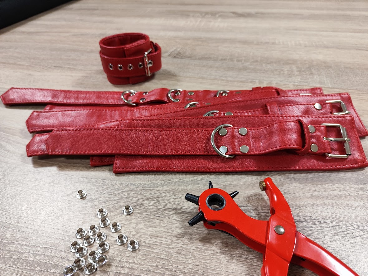 Leather_Lilly's tweet photo. The Holyday spirit is already everywhere, the trees are getting decorated, the Christmas lights are blinking on windows at night and this year I created red leather #bondage #cuffs and #bdsm collar. Who doesn’t love the snug fitting high #collar that you can’t ignore? https://t.co/djK7DQm1gO