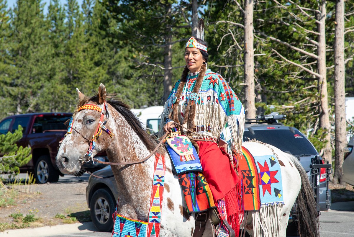 YellowstoneNPS tweet picture