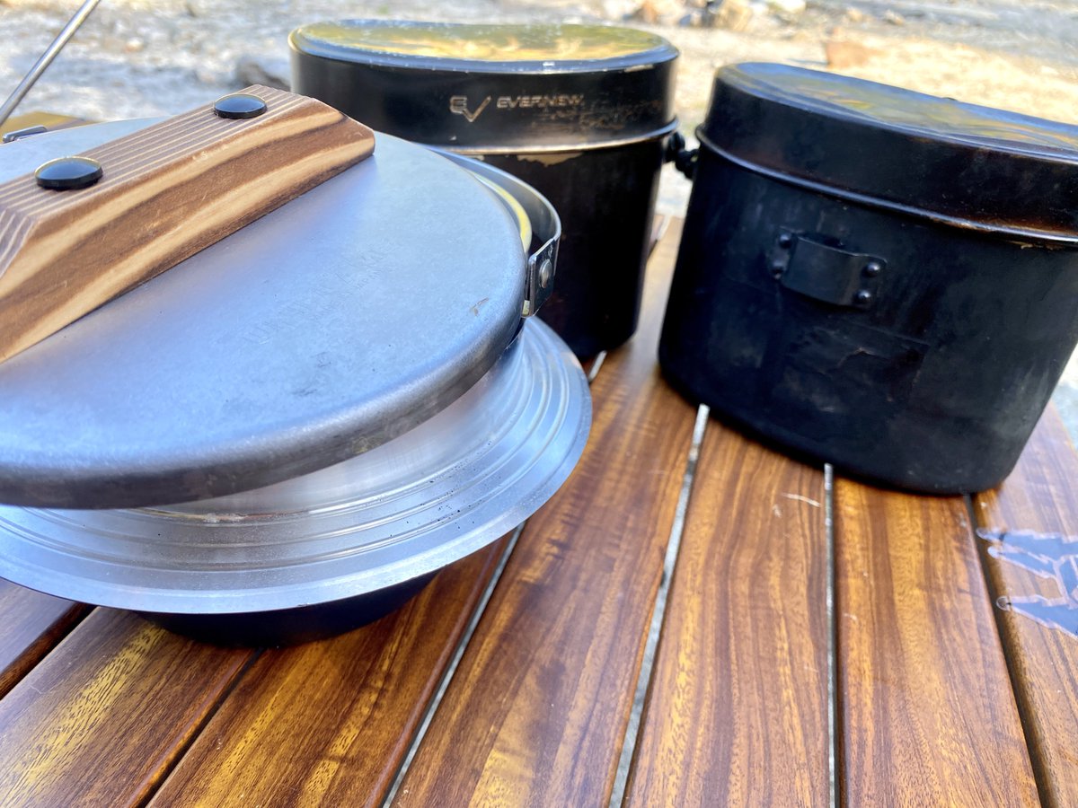 「今日の野外炊飯部活動でご飯炊いたんだけど、ミニ羽釜持ってきてくれた人がいて炊いた」なるべのイラスト