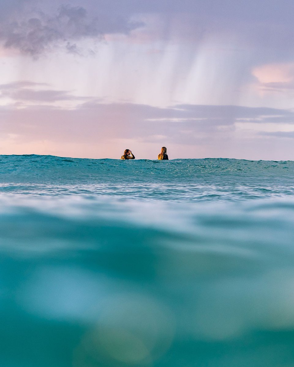 SurfGirlMag's tweet photo. What’s better than a sunset surf with your bestie?
📷: hannahprewittphotography https://t.co/ImjHRVzMlu