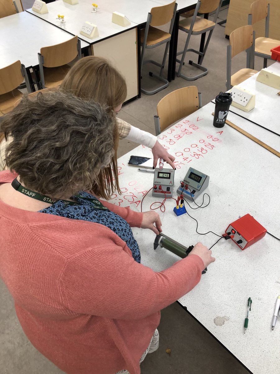 TGAS_Science's tweet image. Teachers working on their own practical skills #DisciplinaryKnowledge