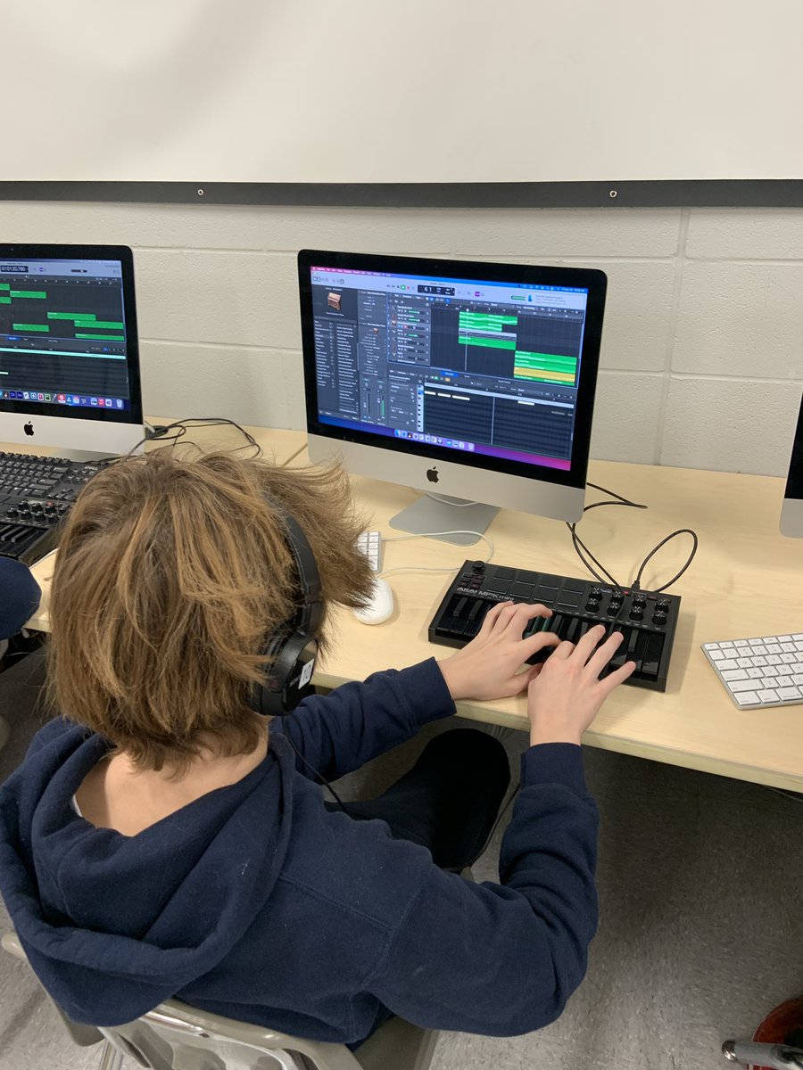 Music Production class AMM 1O0 - working hard!