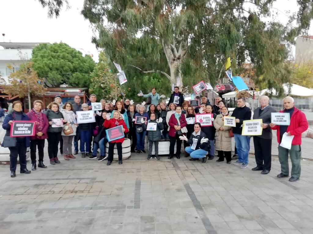 esik_platform's tweet photo. #25KasımdaSokaktayız 
#25KasımKadınaŞiddetleMücadeleGünü 
#Çanakkale #KüçükkuyuKadınDayanışması https://t.co/UZje8Ui2Nh
