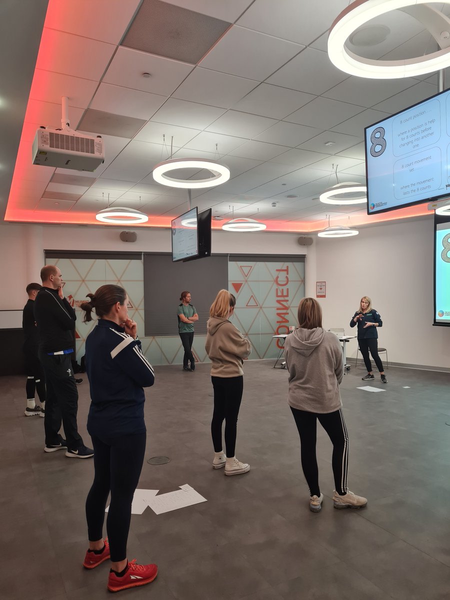 AspireSportsUK's tweet photo. Brilliant session from Steph Donovan on Primary Dance in PE!
Steph discusses the importance of having a mix of genre and theme when teaching dance, sharing ideas and structures to apply to different year groups π
@commgamesuk #APSC22 https://t.co/ipUcdcGI6e
