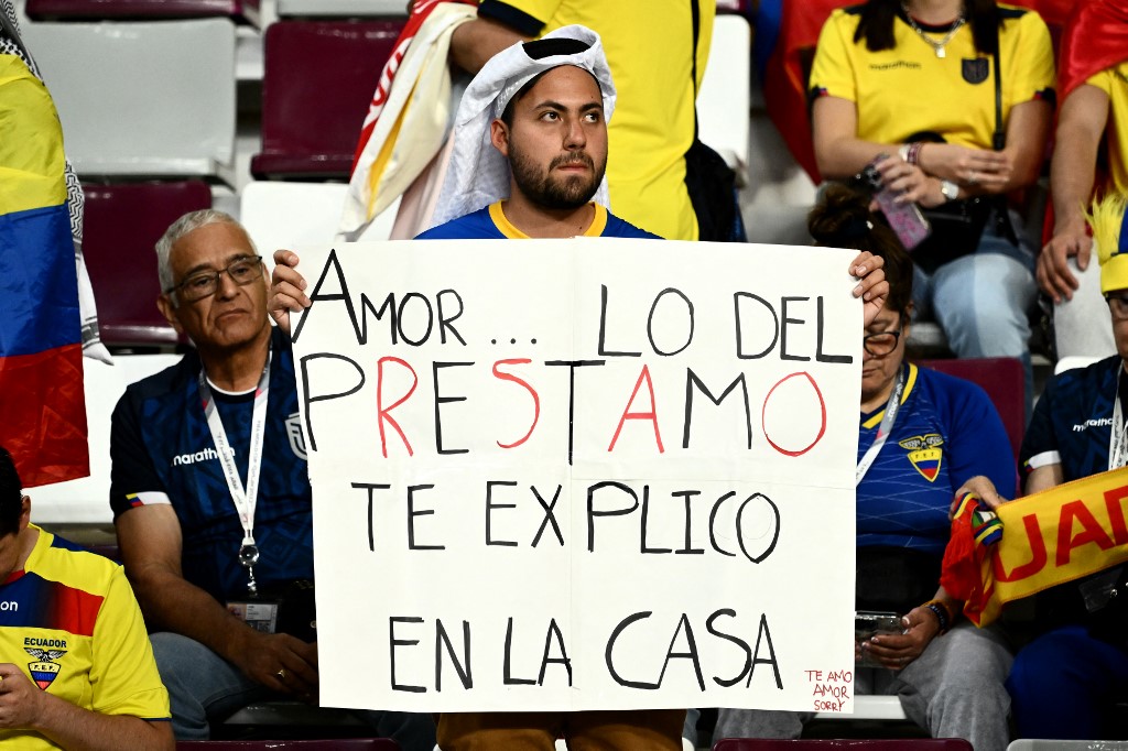 MinMedio's tweet photo. #FIFAWorldCup 
Ecuador se hace presente a pocos minutos del partido contra Países Bajos https://t.co/KGYLYu5pMT