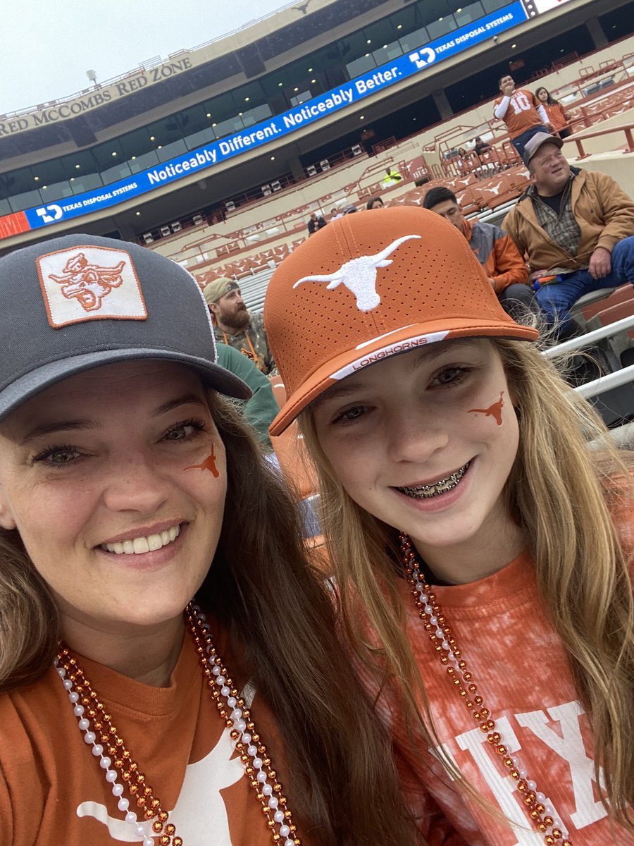 minda_turnbull's tweet photo. It’s GAME DAY!!! #HookEm #BeatBaylor @TexasFootball @TexasLonghorns https://t.co/tu8pp7FNDV
