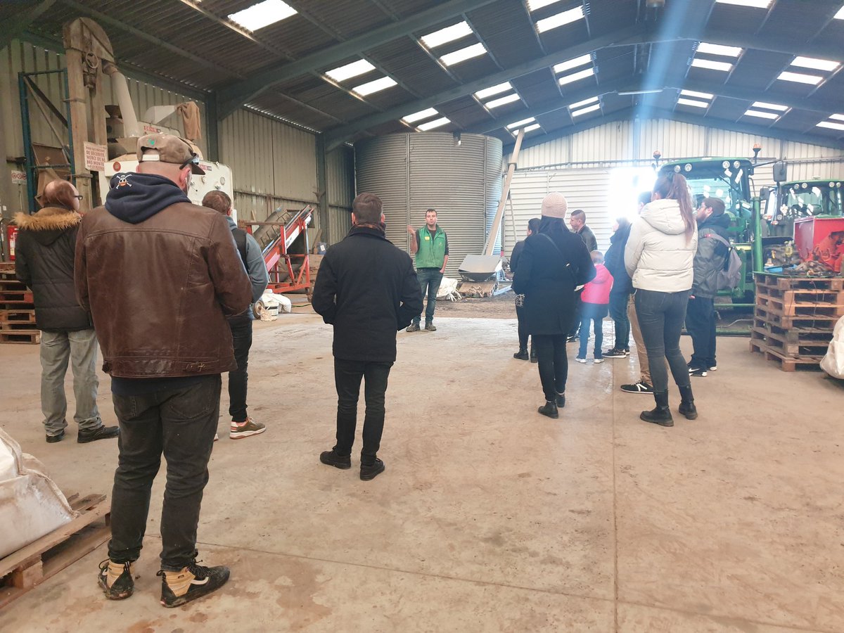 JulienPro2's tweet photo. Aujourd'hui visite de la Ferme BIO des Blancs Moutons à #Arleux avec notre partenaire le #GEIQ3A et les demandeurs d'emploi dans le cadre de la semaine #ReussirSansAttendre
Merci à Michel qui nous fait découvrir son activité et les opportunités d'emploi du secteur.
@MoriauxCath https://t.co/Le40beur42
