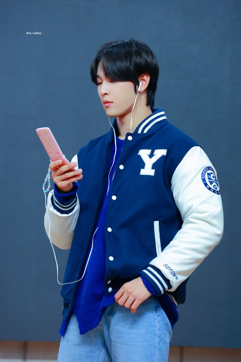 dryvalley_'s tweet photo. 221007 06학번 건학선배 #원어스 #ONEUS #이도 #LEEDO #김건학 https://t.co/F95fnsbdF2