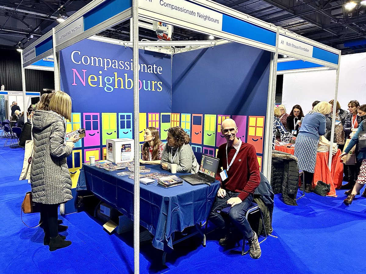 CNGreenBex's tweet photo. We had a great time at #HUKConf22, talking about Compassionate Neighbours at @gbchospice with colleagues from other Hospices. https://t.co/iAI9bh3wli