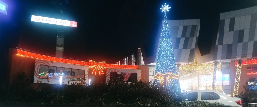 nico_patrascu's tweet photo. Almost winter holiday ...💖💖💖
#winterholiday #mall #SunPlaza #Bucharest 
#light #lightinthenight https://t.co/Jdes9egMeT