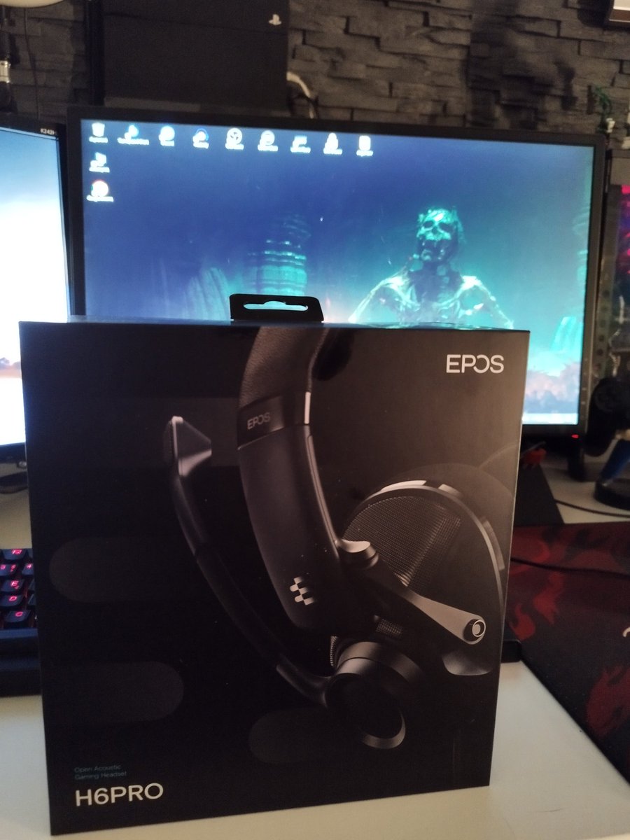 Paiin22's tweet photo. @FloydSchov Paket kam an und danke nochmal. ^_^

#epos #H6PRO https://t.co/Hh9EhsjAb3