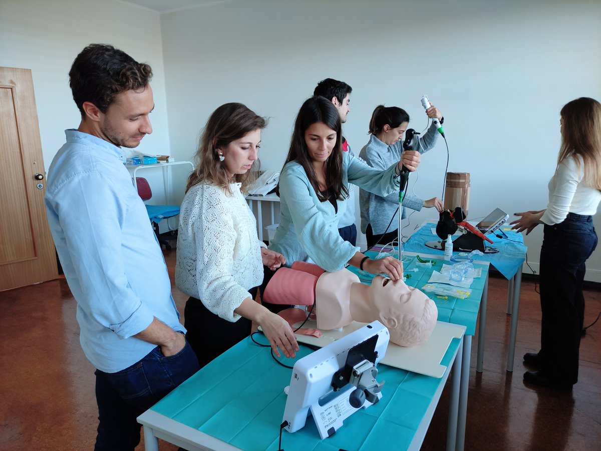 Centro de Simulação da FMUP (@simfmup) on Twitter photo The Difficult Airway Course is happening!
The course is the result of a partnership between @CSB_FMUP and <a href="/chusaojoao/">Centro Hospitalar Universitário São João</a>.
<a href="/UPorto/">Universidade Porto</a> <a href="/FMUPorto/">Faculdade de Medicina da U.Porto</a> The Difficult Airway Course is happening!
The course is the result of a partnership between @CSB_FMUP and <a href="/chusaojoao/">Centro Hospitalar Universitário São João</a>.
<a href="/UPorto/">Universidade Porto</a> <a href="/FMUPorto/">Faculdade de Medicina da U.Porto</a>