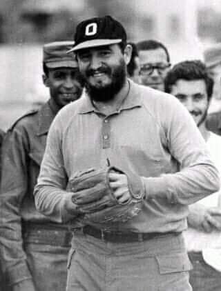 Este es nuestro Fidel invicto. A 6 años de su paso a la inmortalidad cuando los revolucionarios mencionamos su nombre, los imperialistas tiemblan. #FidelPorSiempre #YoVotoEl27 #VoluntadDeElegir #CubaPorLaVida #Cuba