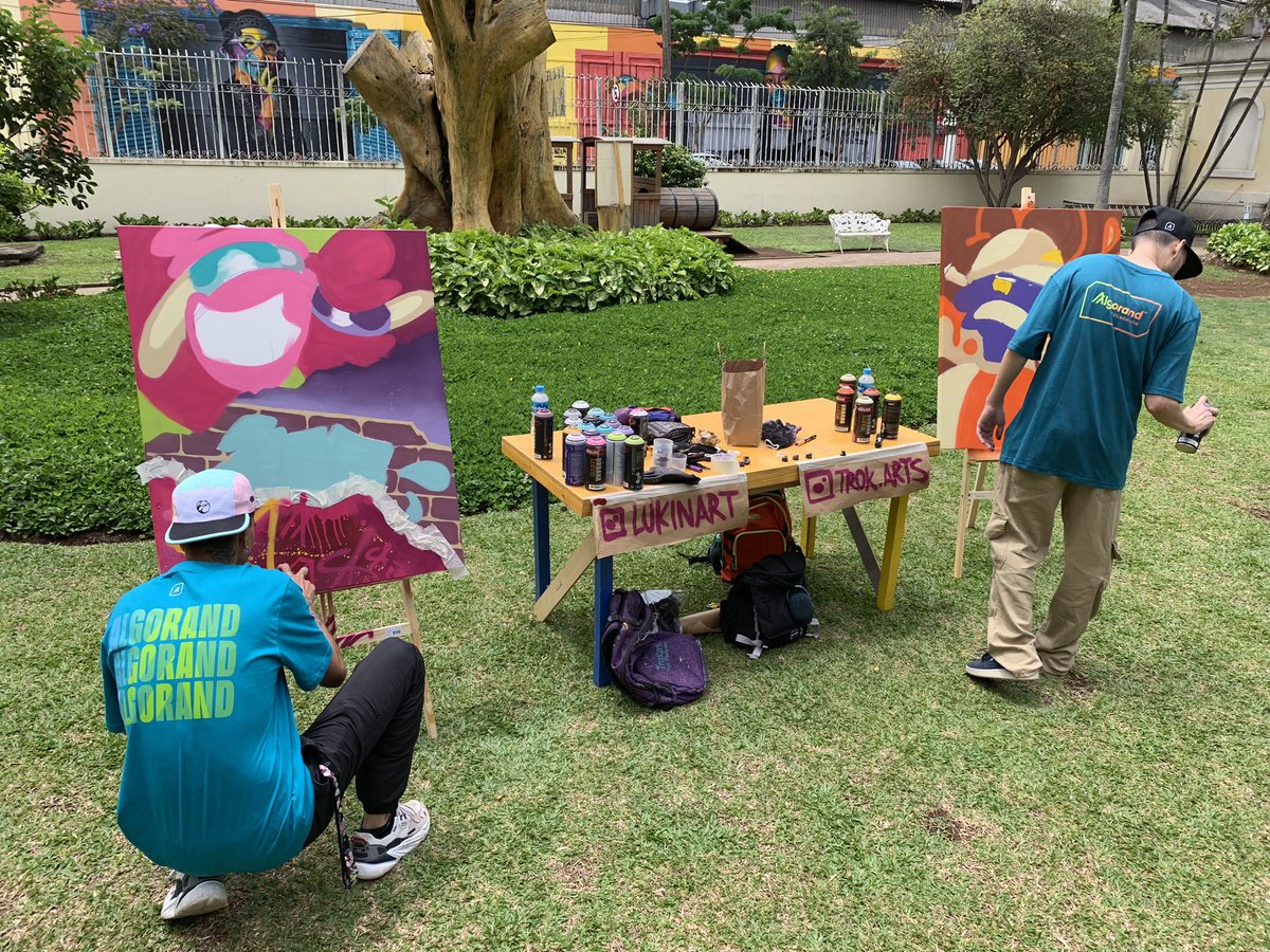 Live paint session at <a href="/NFTSaoPaulo/">NFT Sao Paulo by Reiniscouple</a> with <a href="/LukinArt_/">Lukin</a> and <a href="/TrokVictor/">VictorTrok.algo</a>!

#algorand everywhere 🔥