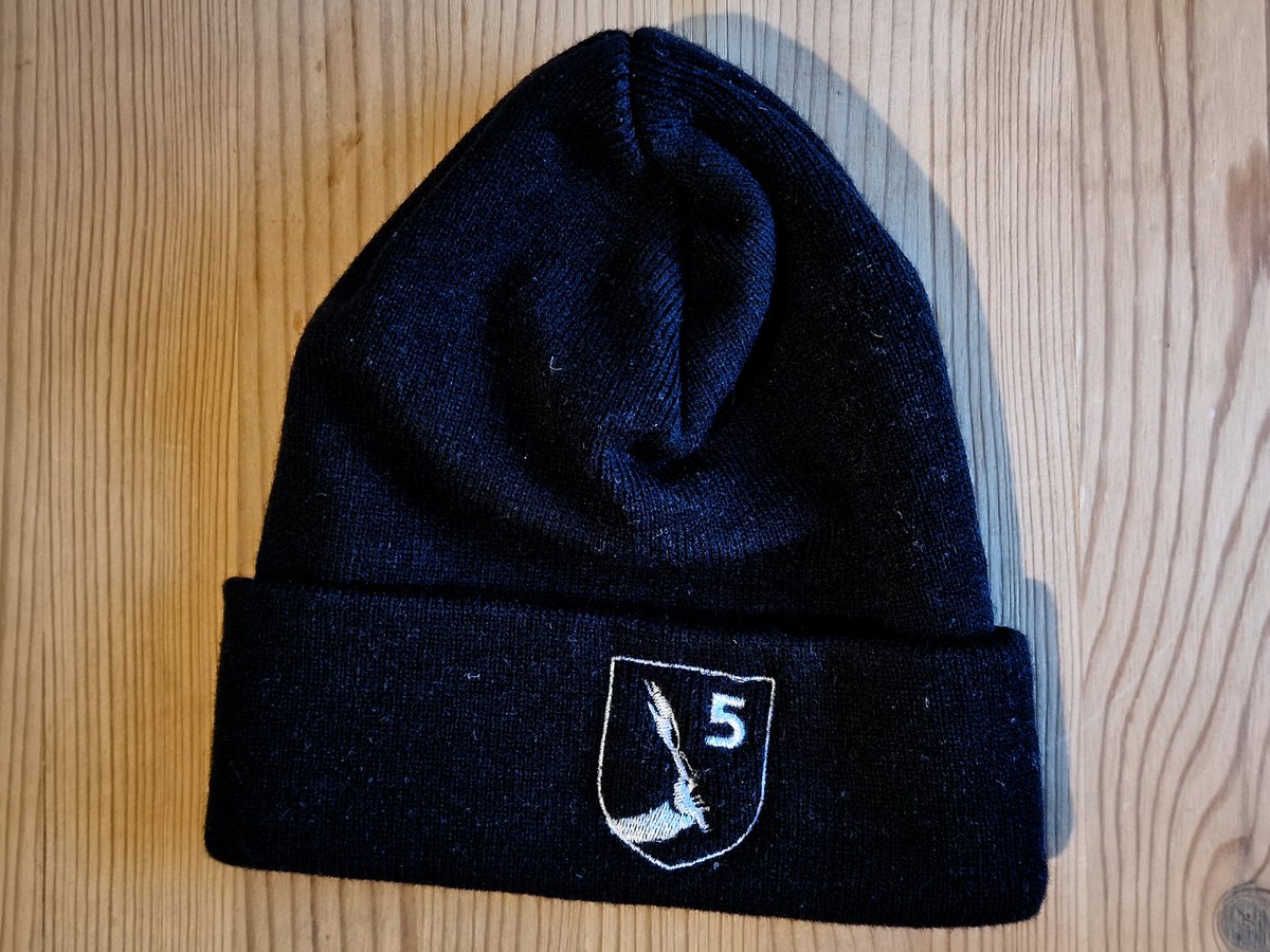 vvatc5's tweet photo. Ze zijn er weer hoor! Nooit meer koude oren met deze ATC-5 mutsen! Met omslag en beanie model. Voor slechts 10 eurootjes. En vandaag met black friday alle twee voor maar 15 euro!! Pb voor meer info! https://t.co/rWoJPY4VDj